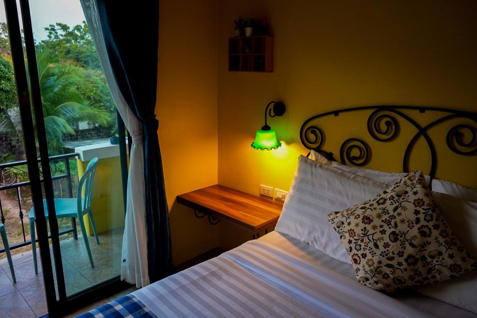 The Castello Resort Ko Lan Room photo