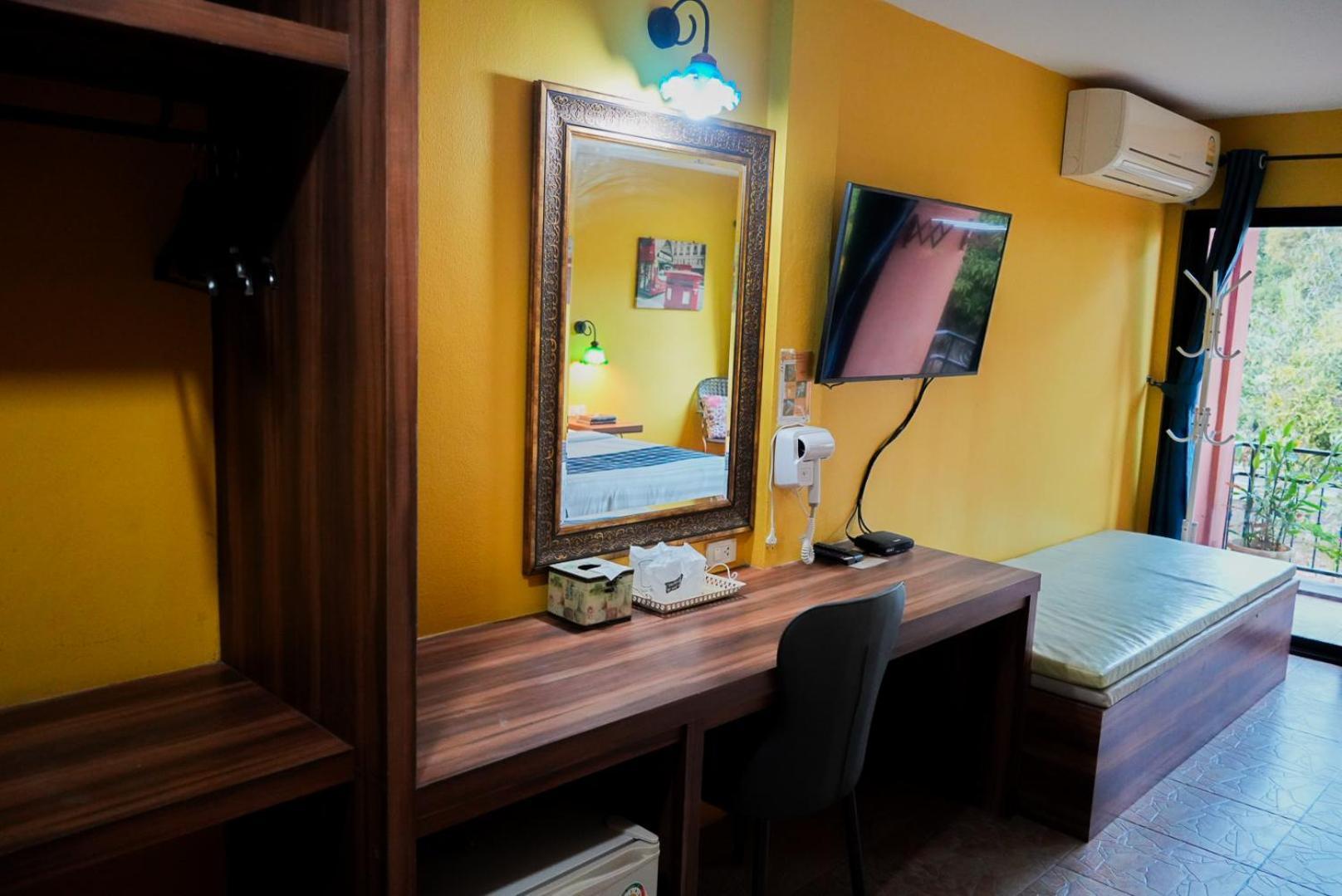 The Castello Resort Ko Lan Room photo