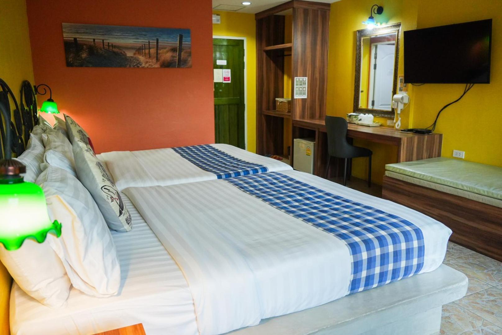 The Castello Resort Ko Lan Room photo