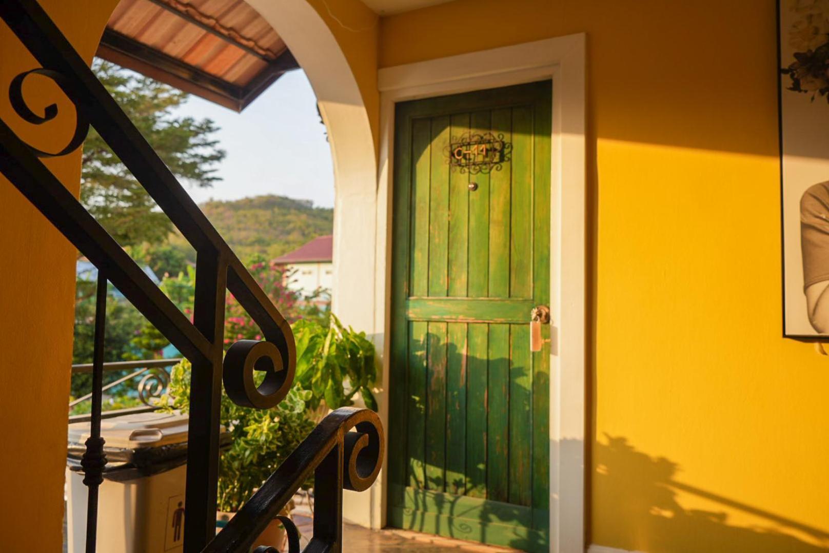 The Castello Resort Ko Lan Exterior photo